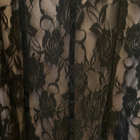 Lace dress - Picture 3 of 3